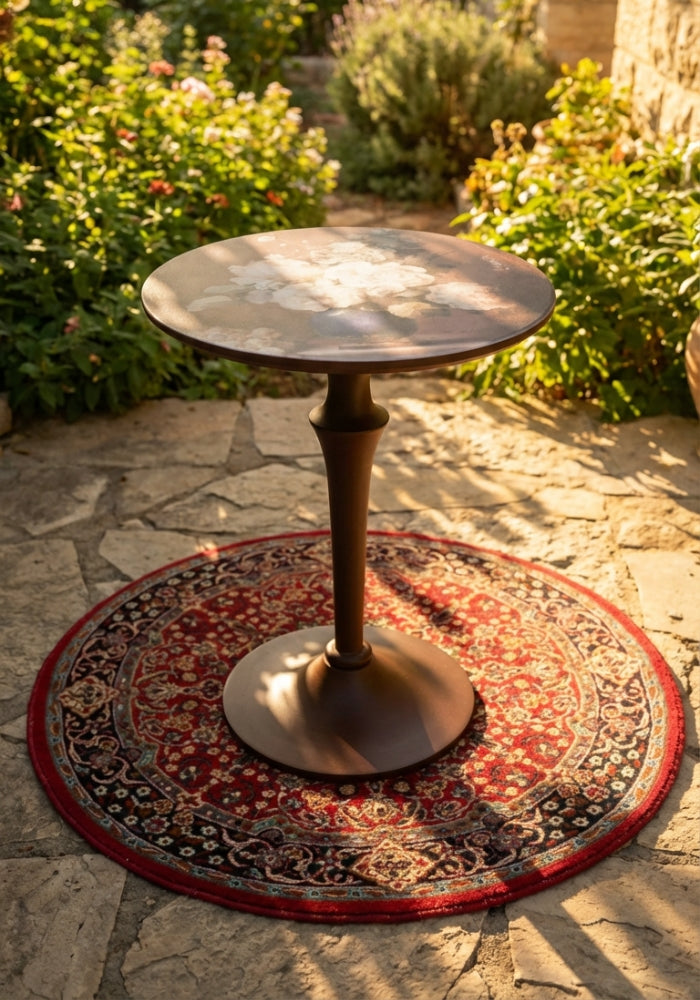 Round Table : - Floral Vase