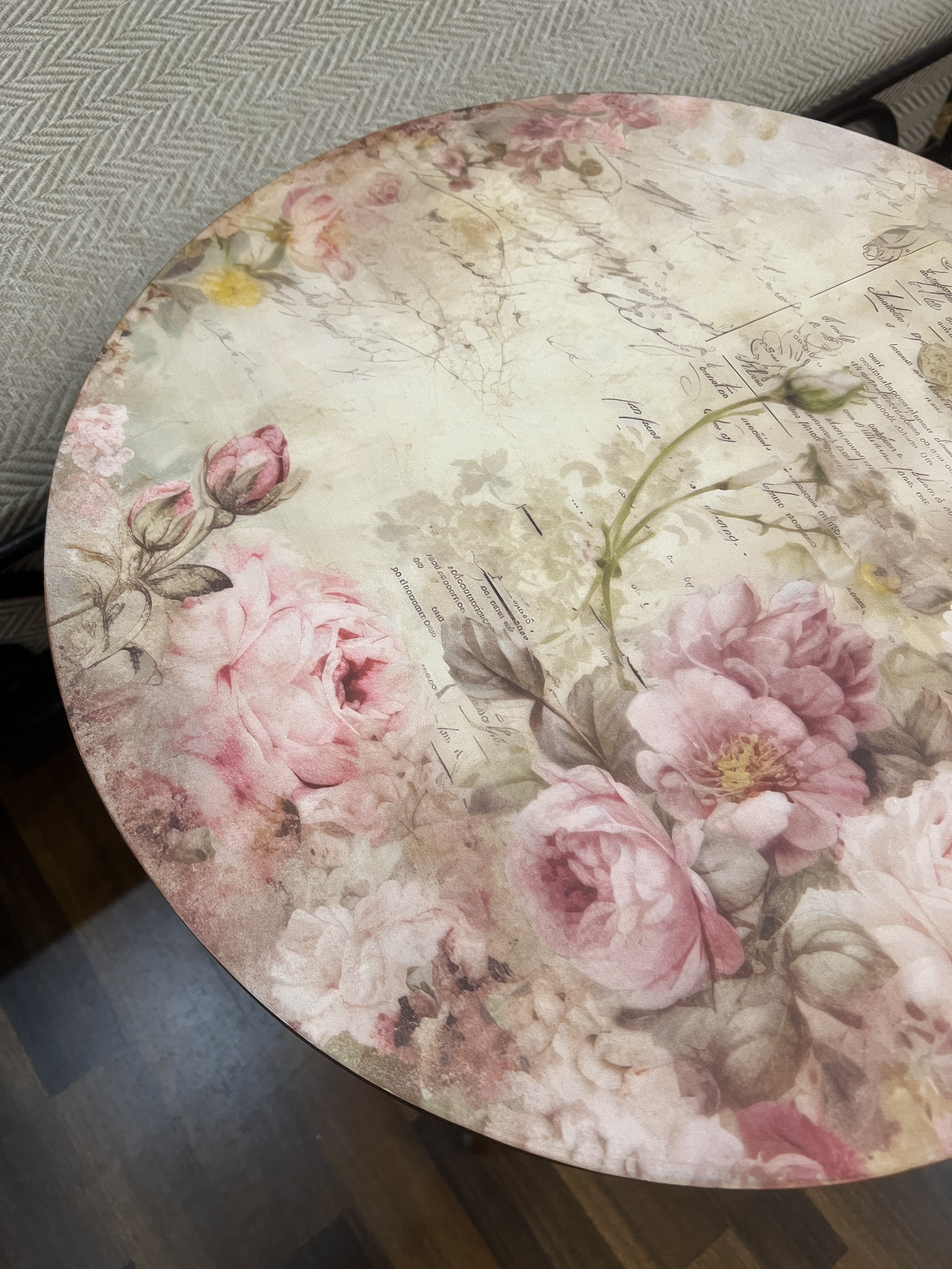 Round Accent Table : - Garden Glory