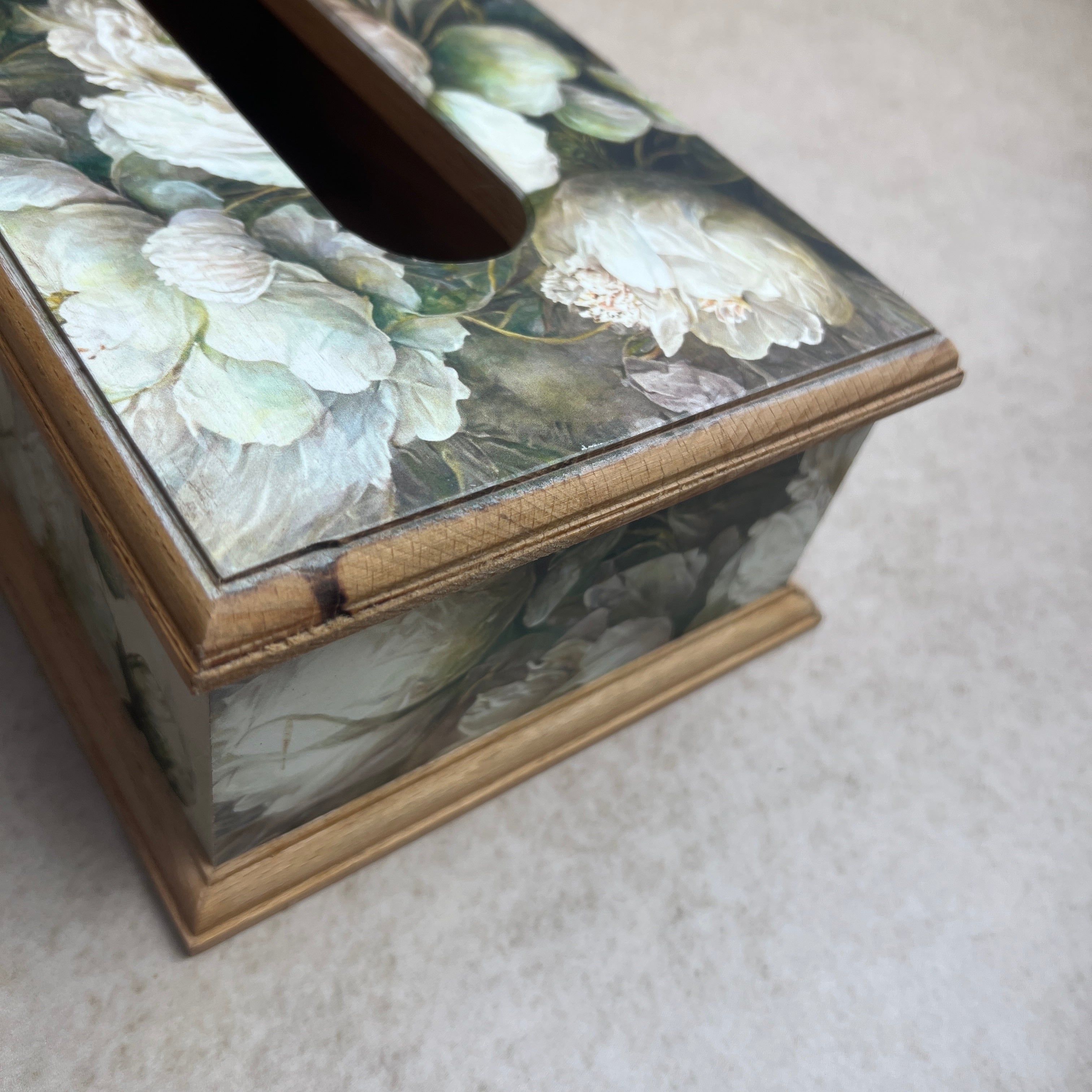 Tissue Box - The Luxury Series - Dancing Peonies