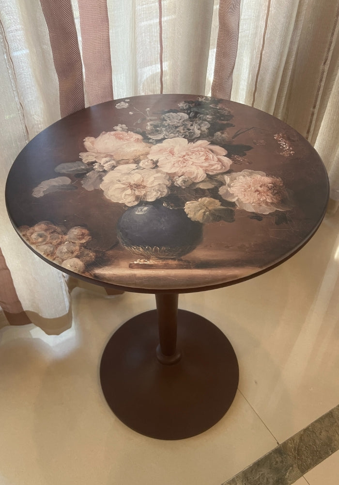 Round Table : - Floral Vase
