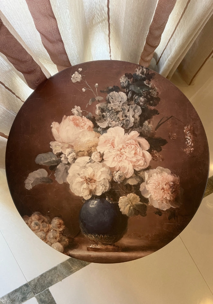 Round Table : - Floral Vase